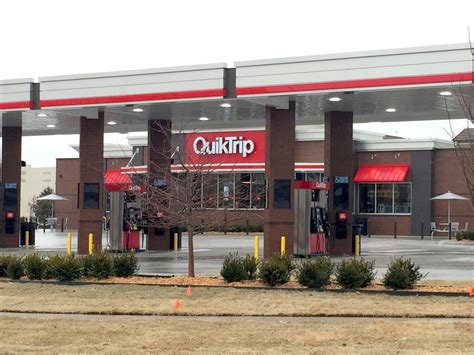 QuikTrip 253: Convenience/Gasoline retailer in Lenexa, KS.